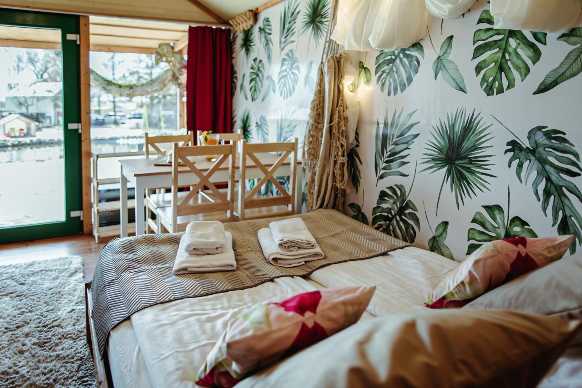Herbals - Tree&Lake Houses With Bath, Sauna, Bikes, Motorboat Mielno  Cameră foto